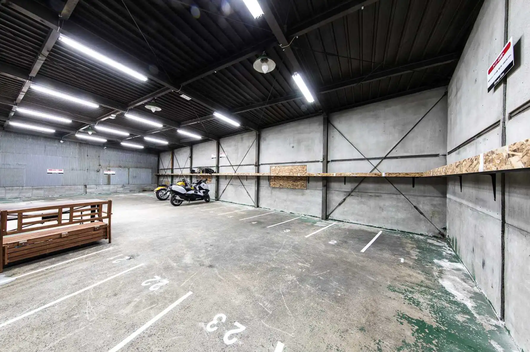 ガレージゲート東大阪バイクガレージ