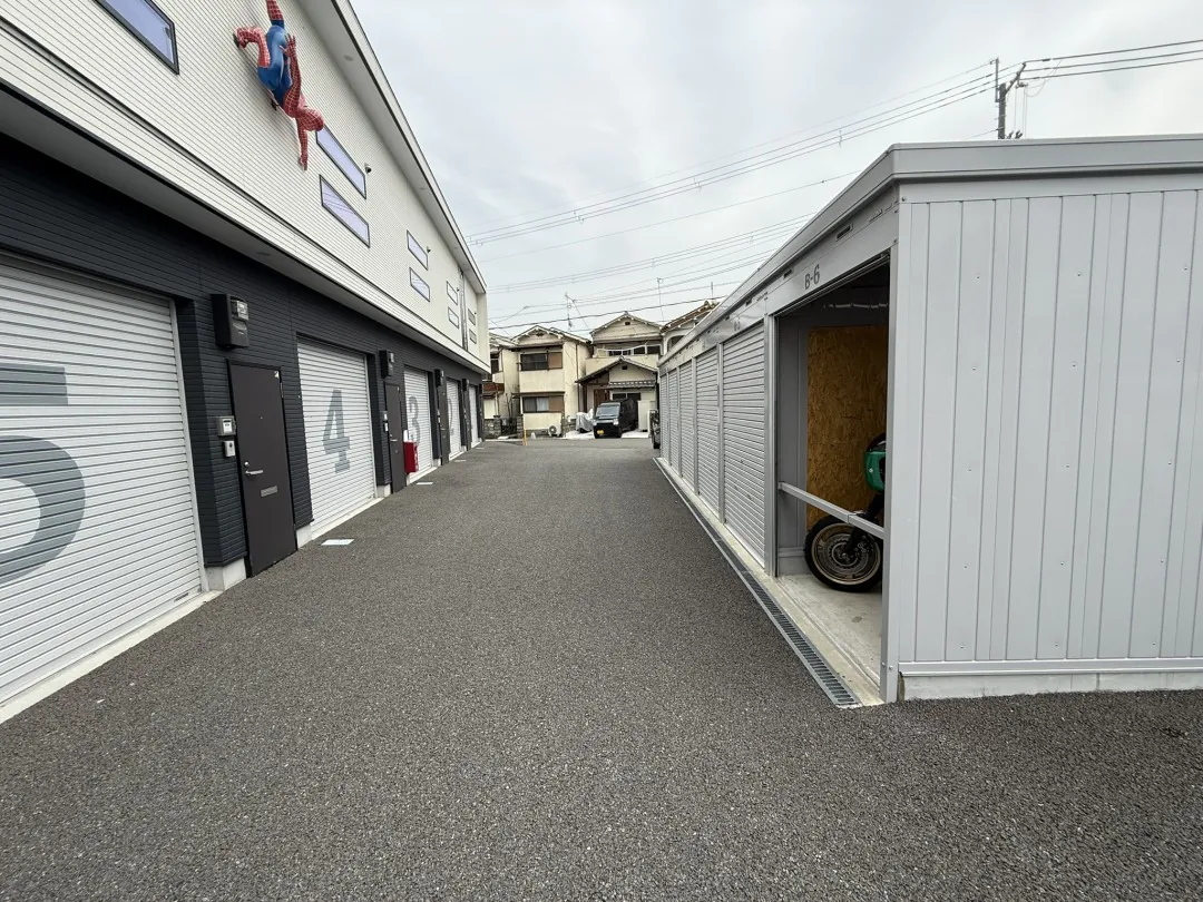 ガレージゲート枚方出口バイクガレージ