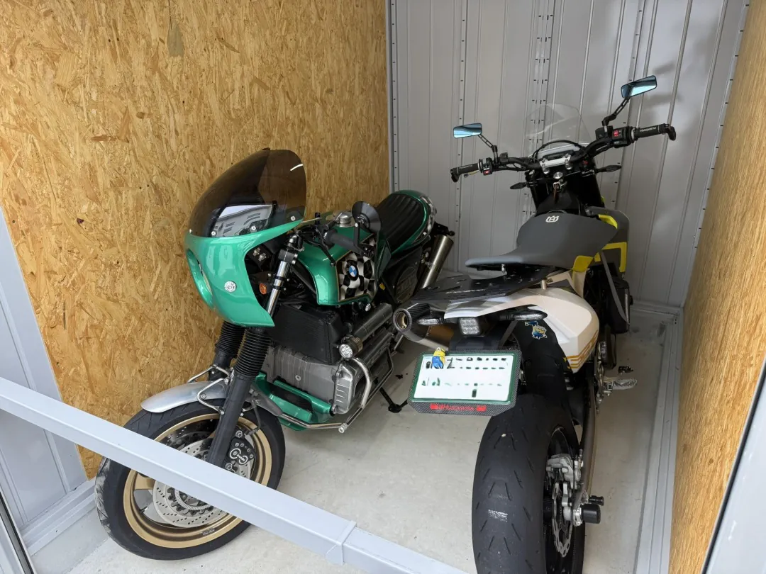ガレージゲート枚方出口バイクガレージ