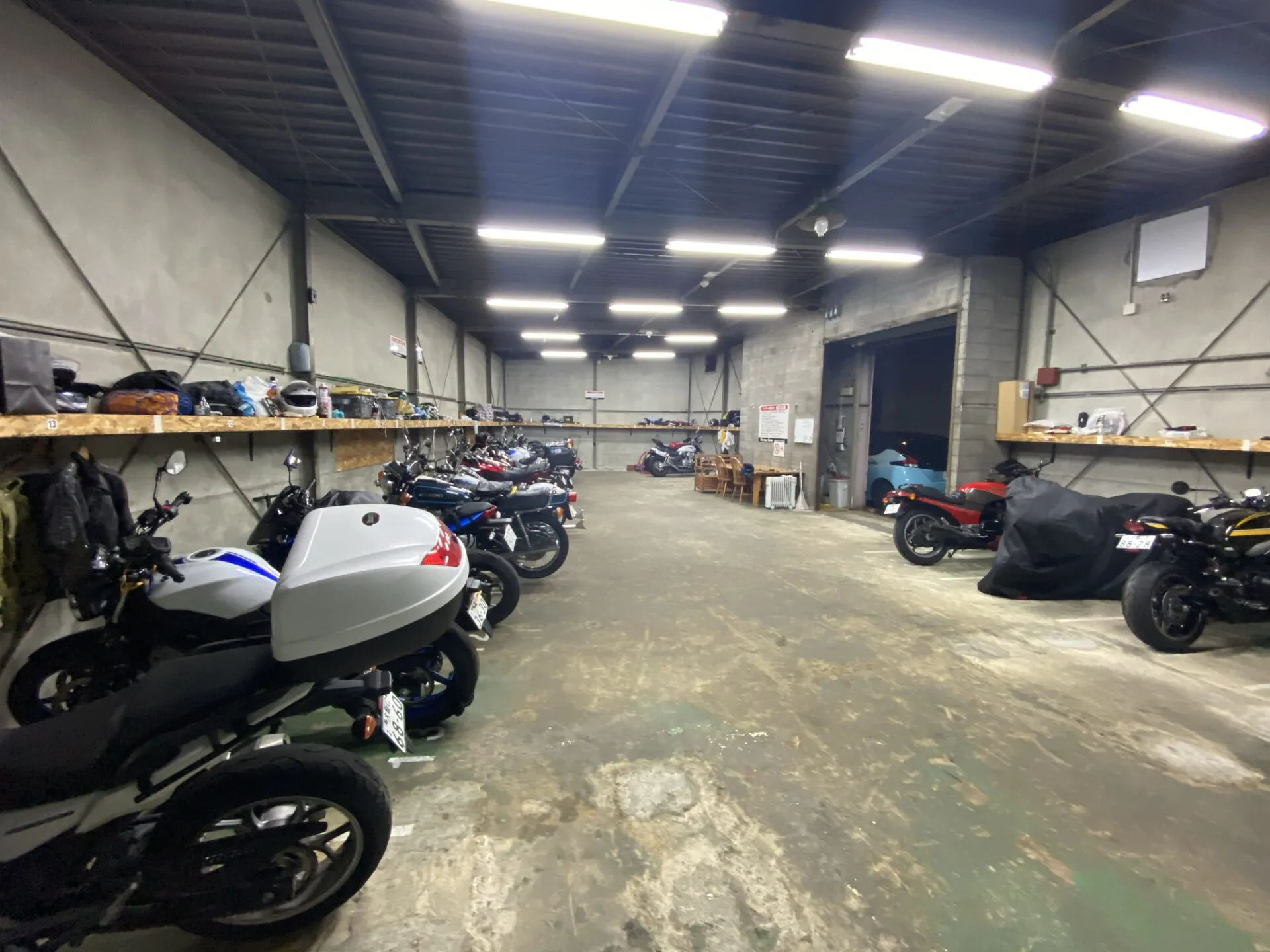 ガレージゲート東大阪バイクガレージ