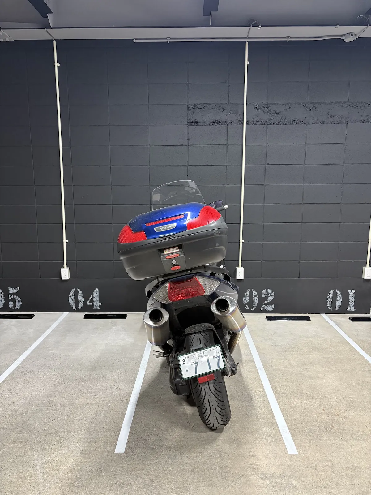 室内バイクガレージ「シェアガレ 大阪都島Base」