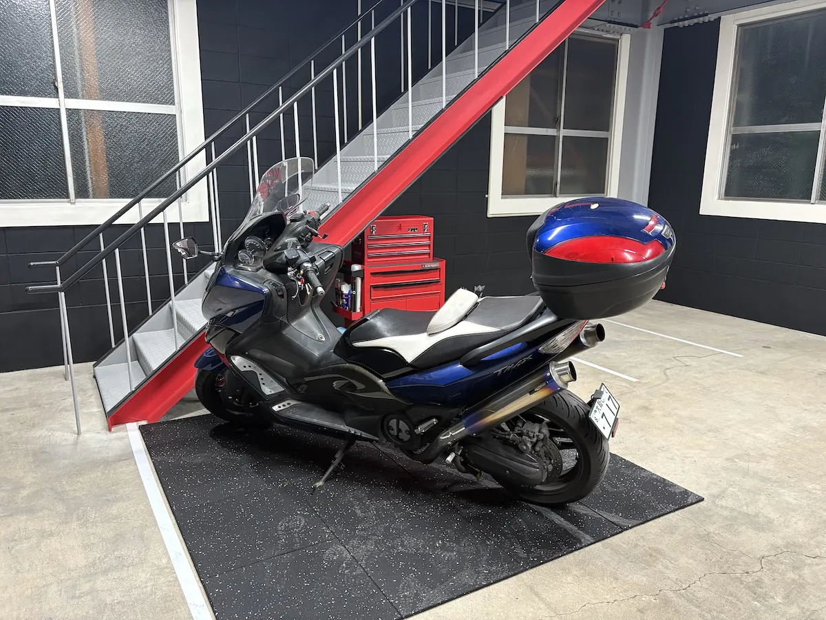 室内バイクガレージ「シェアガレ 大阪都島Base」