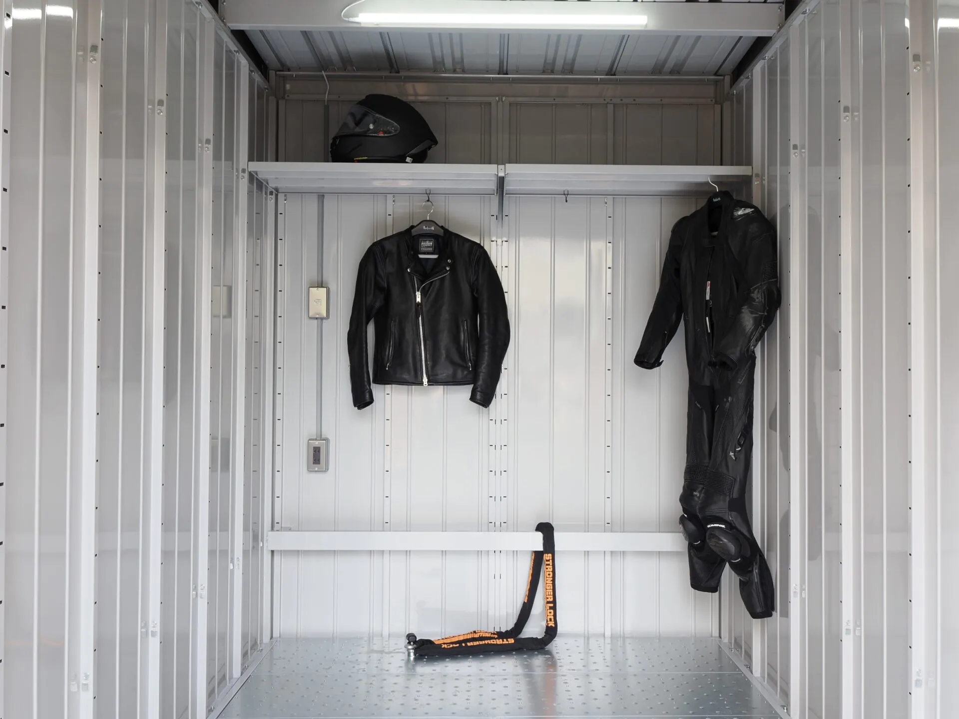 過ごすガレージ　　　　　　KRD Moto Garage青梅