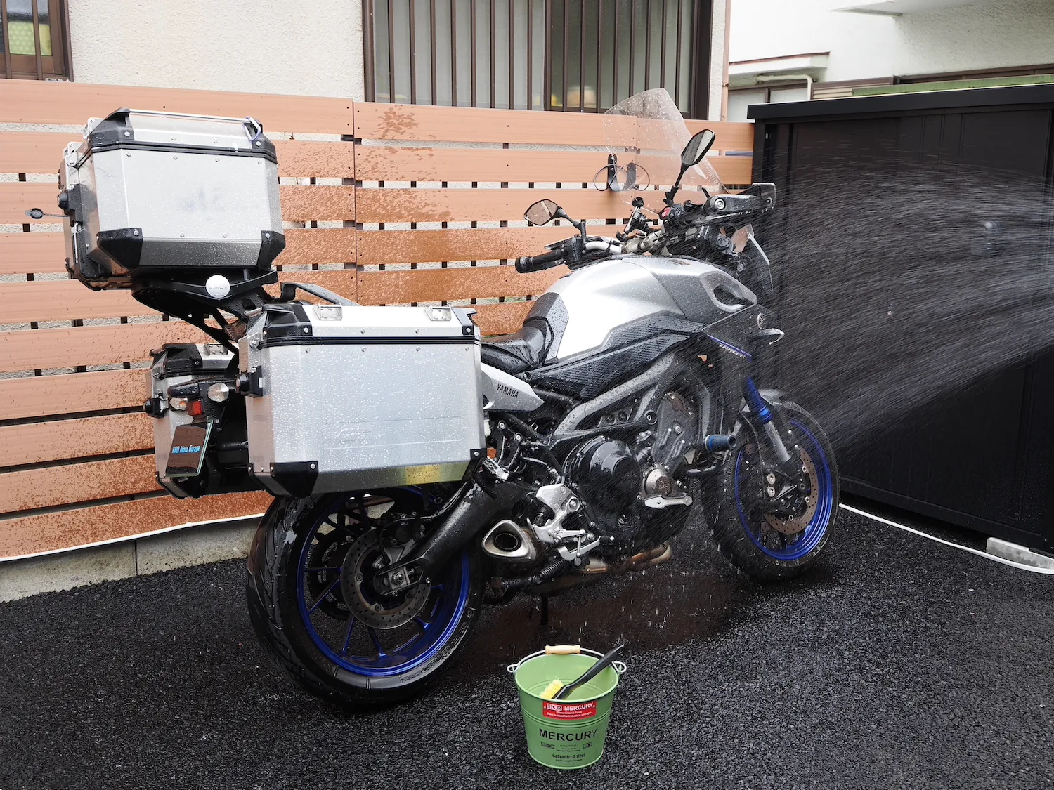 過ごすガレージ　　　　　　KRD Moto Garage青梅