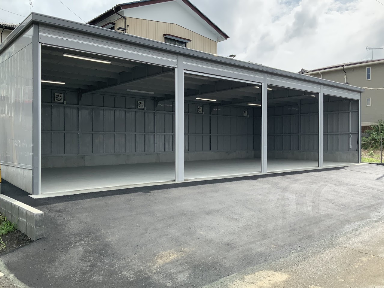 コスパガレージ深谷萱場（電源・照明・共用水栓付＋電気水道代込）