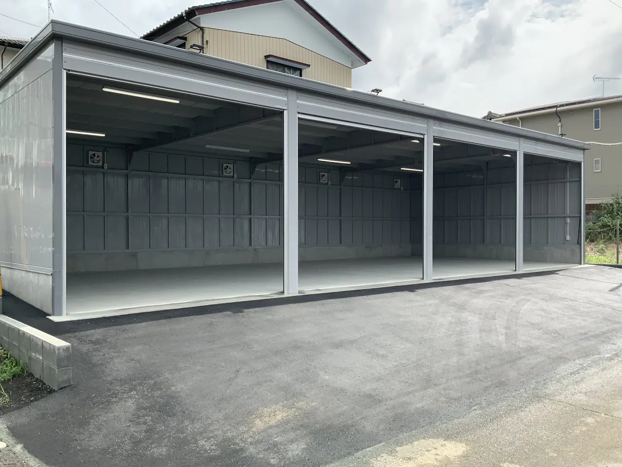 コスパガレージ深谷萱場（電源・照明・共用水栓付＋電気水道代込）