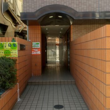 エルエムヒルズ　桃谷　月極バイク置場