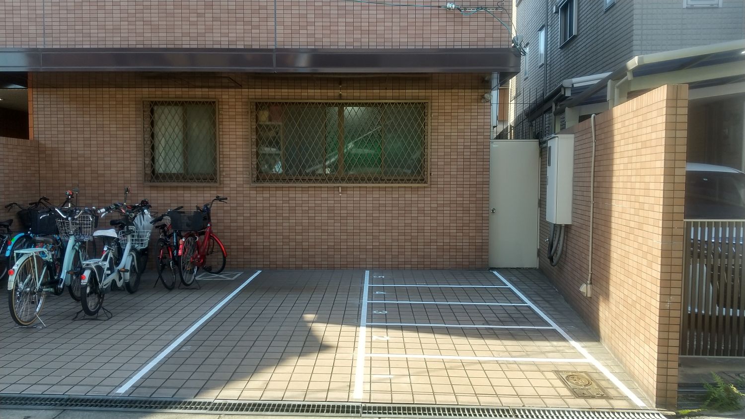 エルエムヒルズ　桃谷　月極バイク置場