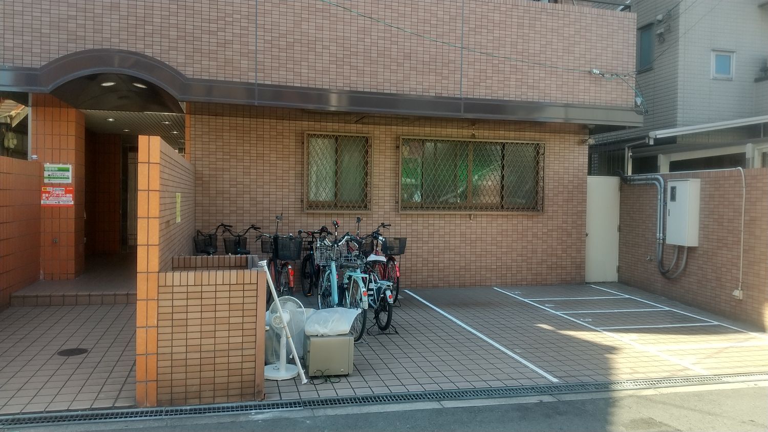 エルエムヒルズ　桃谷　月極バイク置場