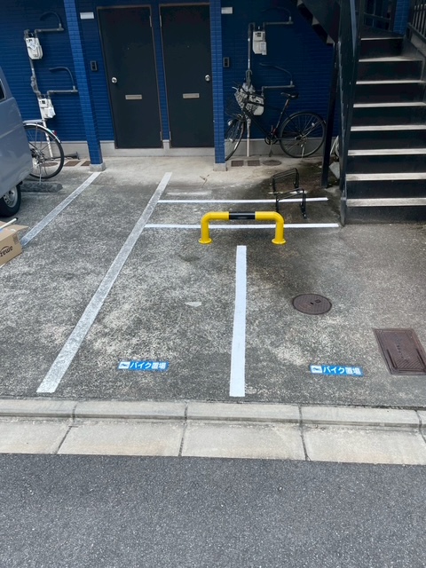 クゥアトル　バイク置場