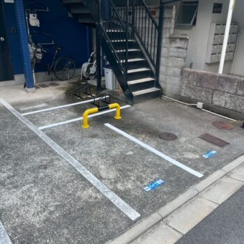 クゥアトル　バイク置場