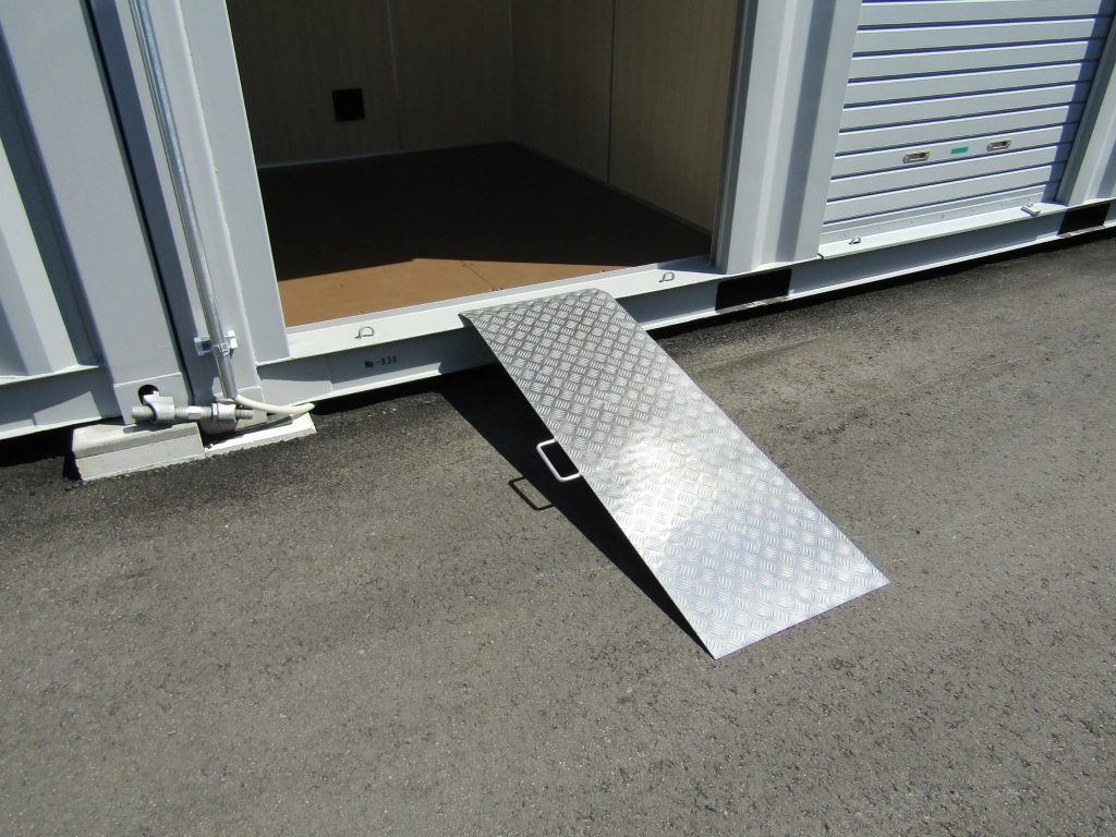 コンテナスクエア越津店