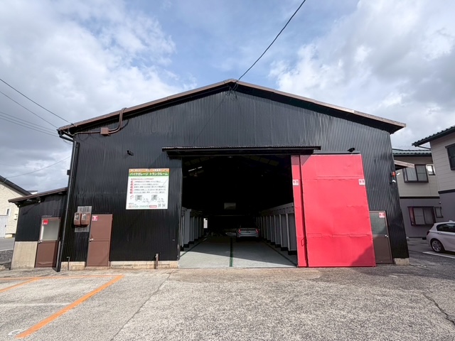 稲岡BASE:バイクガレージ・トランクルーム