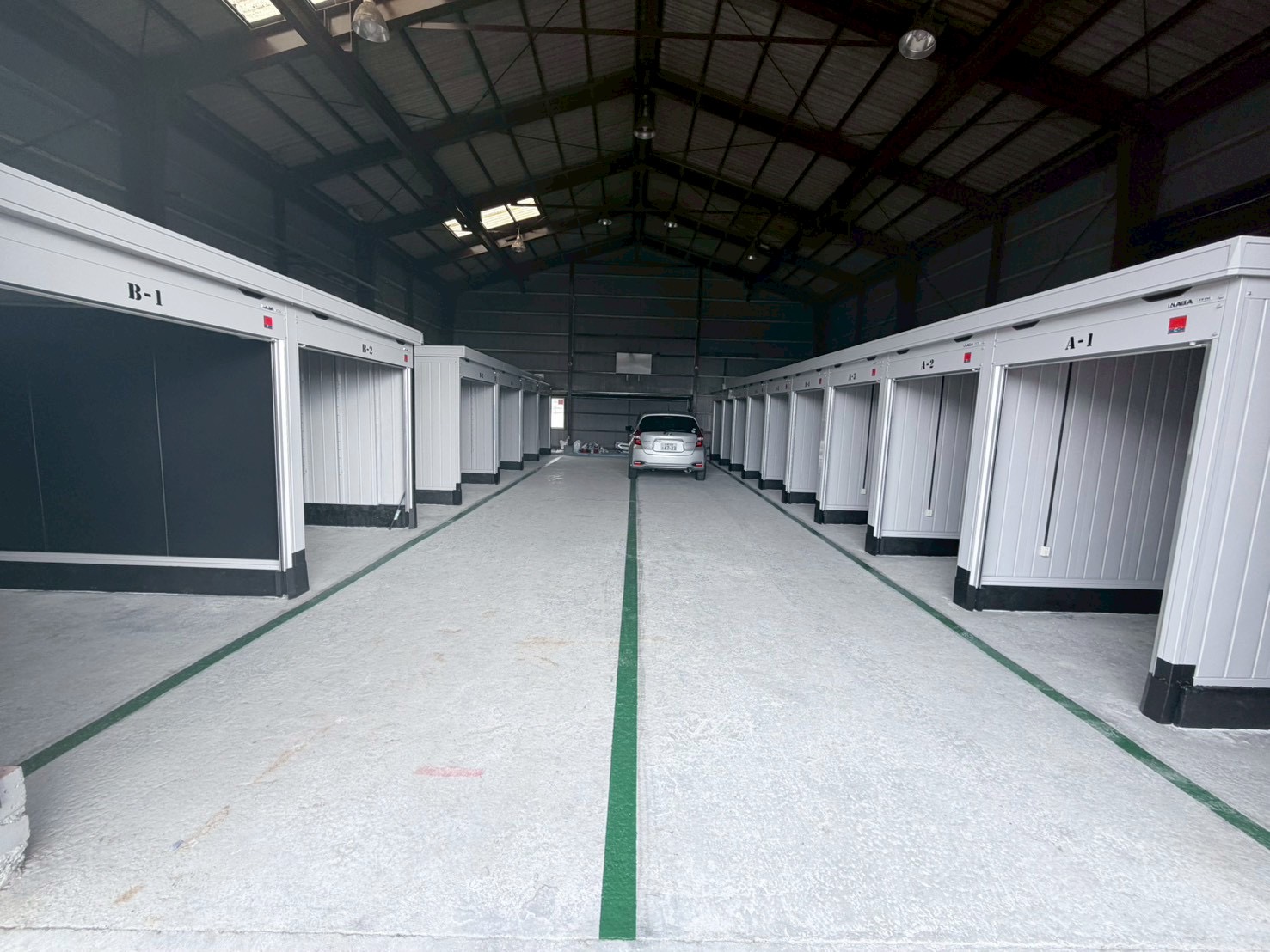 稲岡BASE：バイクガレージ・トランクルーム