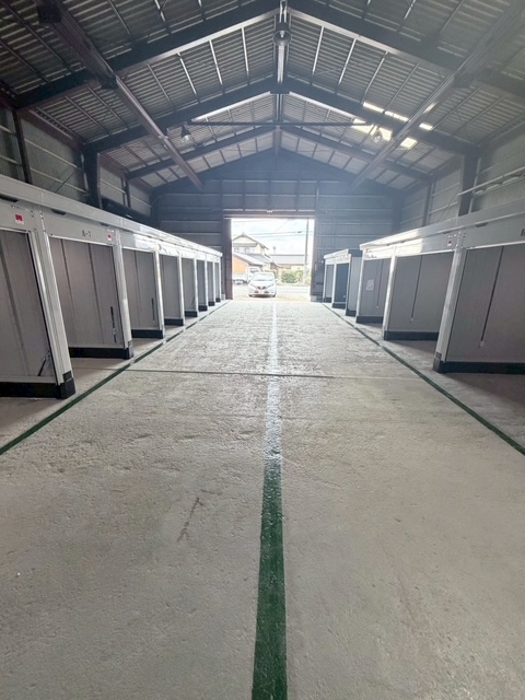 稲岡BASE：バイクガレージ・トランクルーム