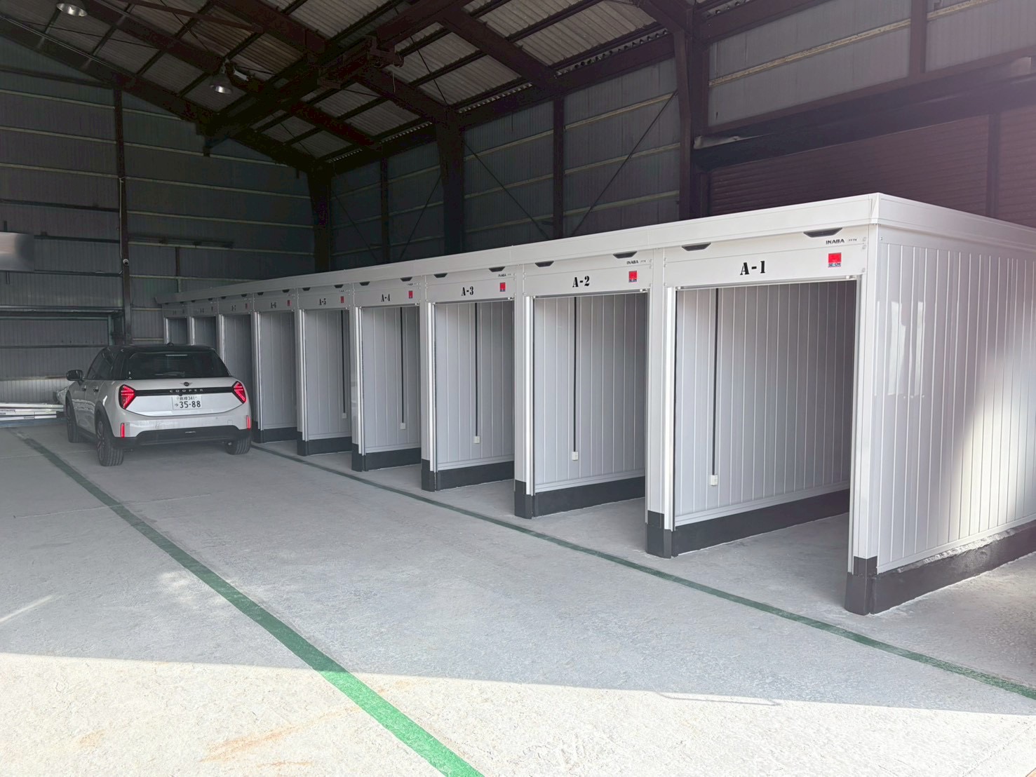 稲岡BASE：バイクガレージ・トランクルーム