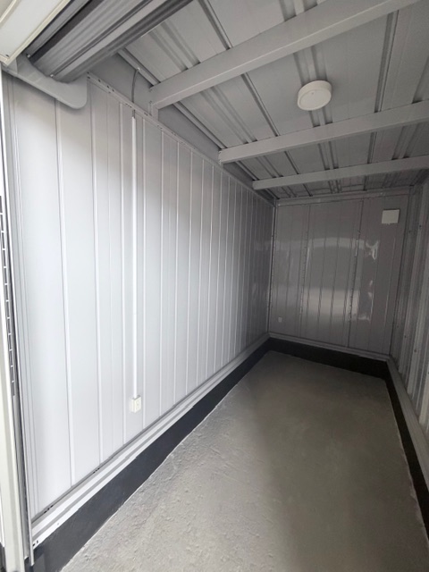 稲岡BASE：バイクガレージ・トランクルーム