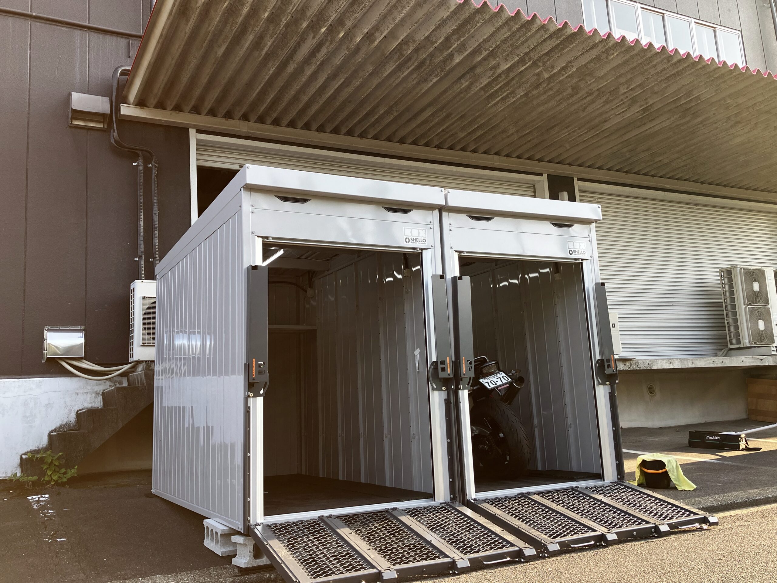 電源、照明、換気扇、乗用車駐車可　【バイクガレージ中旺】